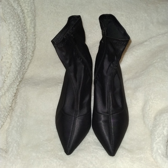 Shiny/sheen pointy black booties - Picture 2 of 6